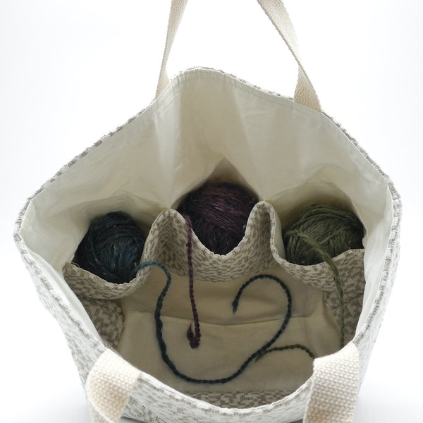 inside view showing yarn in pockets