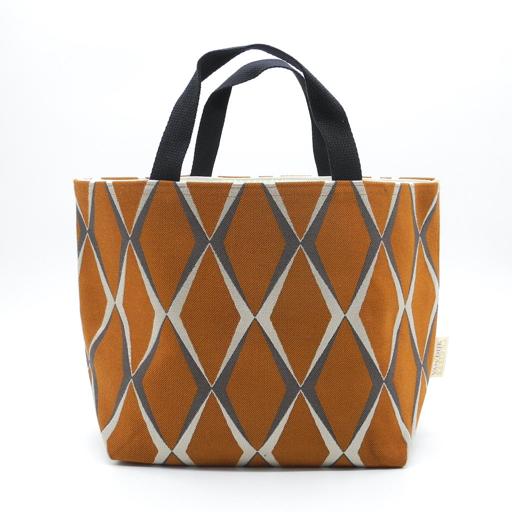 pocket tote front view