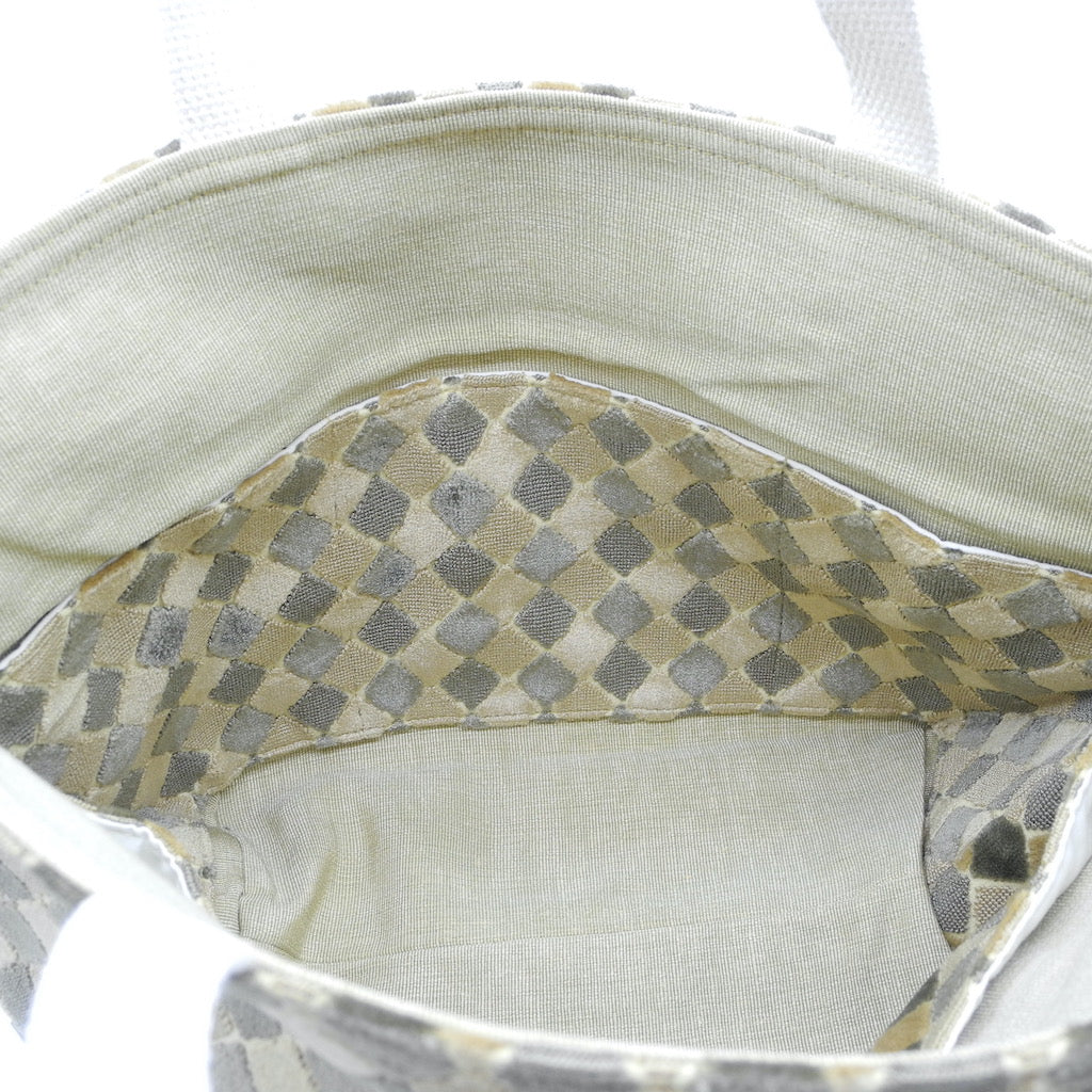 inside view showing pockets
