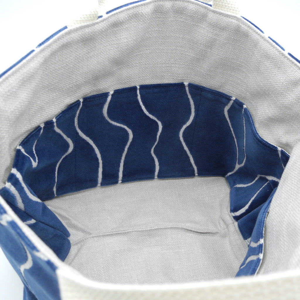inside view showing pockets