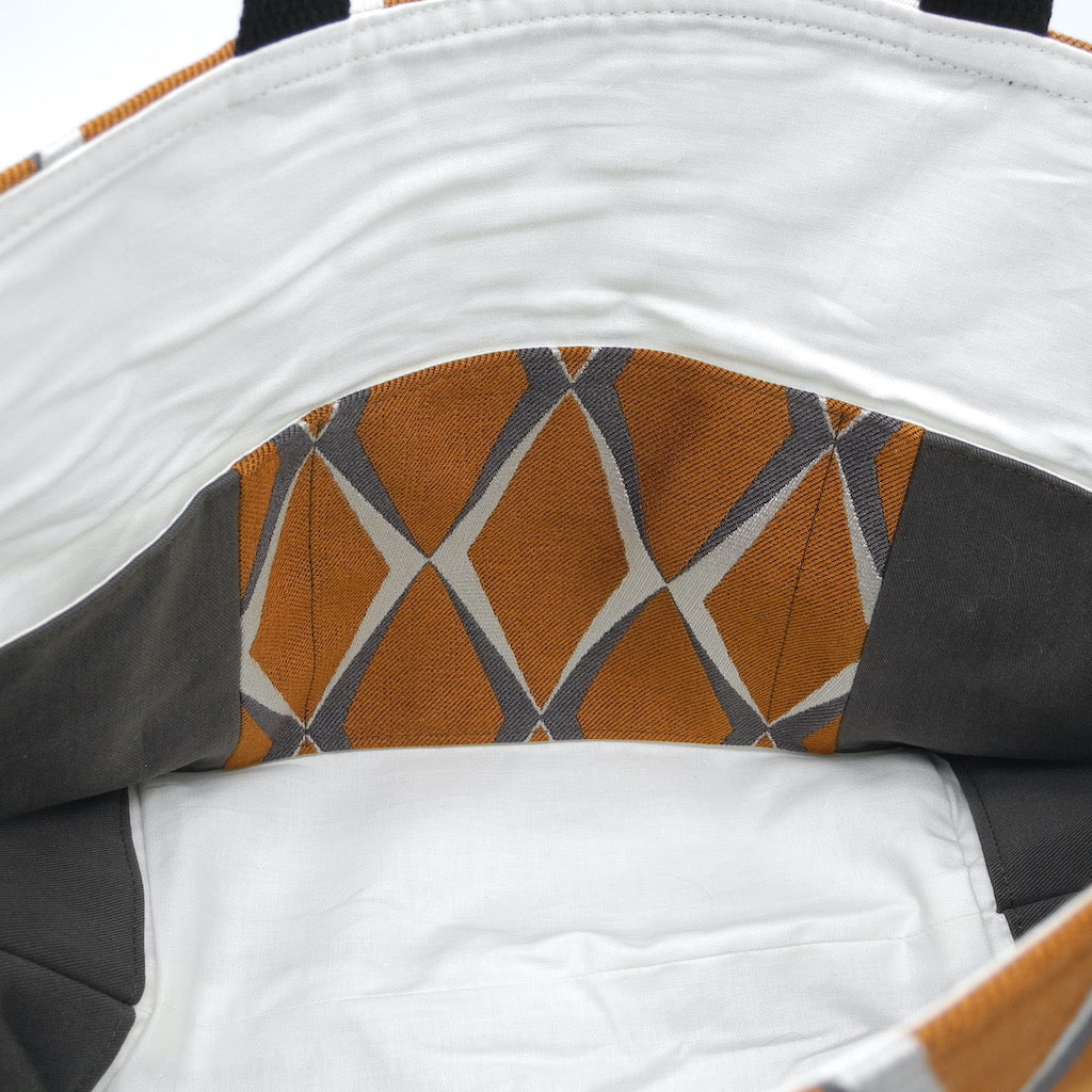 inside view showing pockets