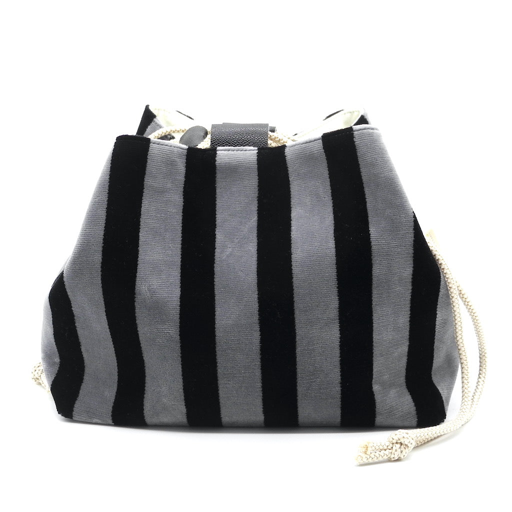 boxy drawstring front view closed