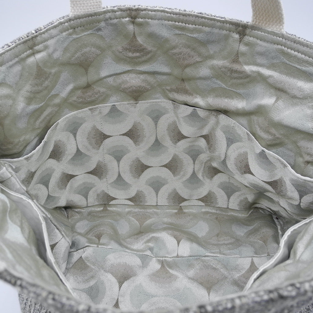 inside view showing pockets