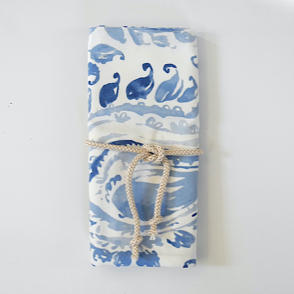 needle organizer front view tied