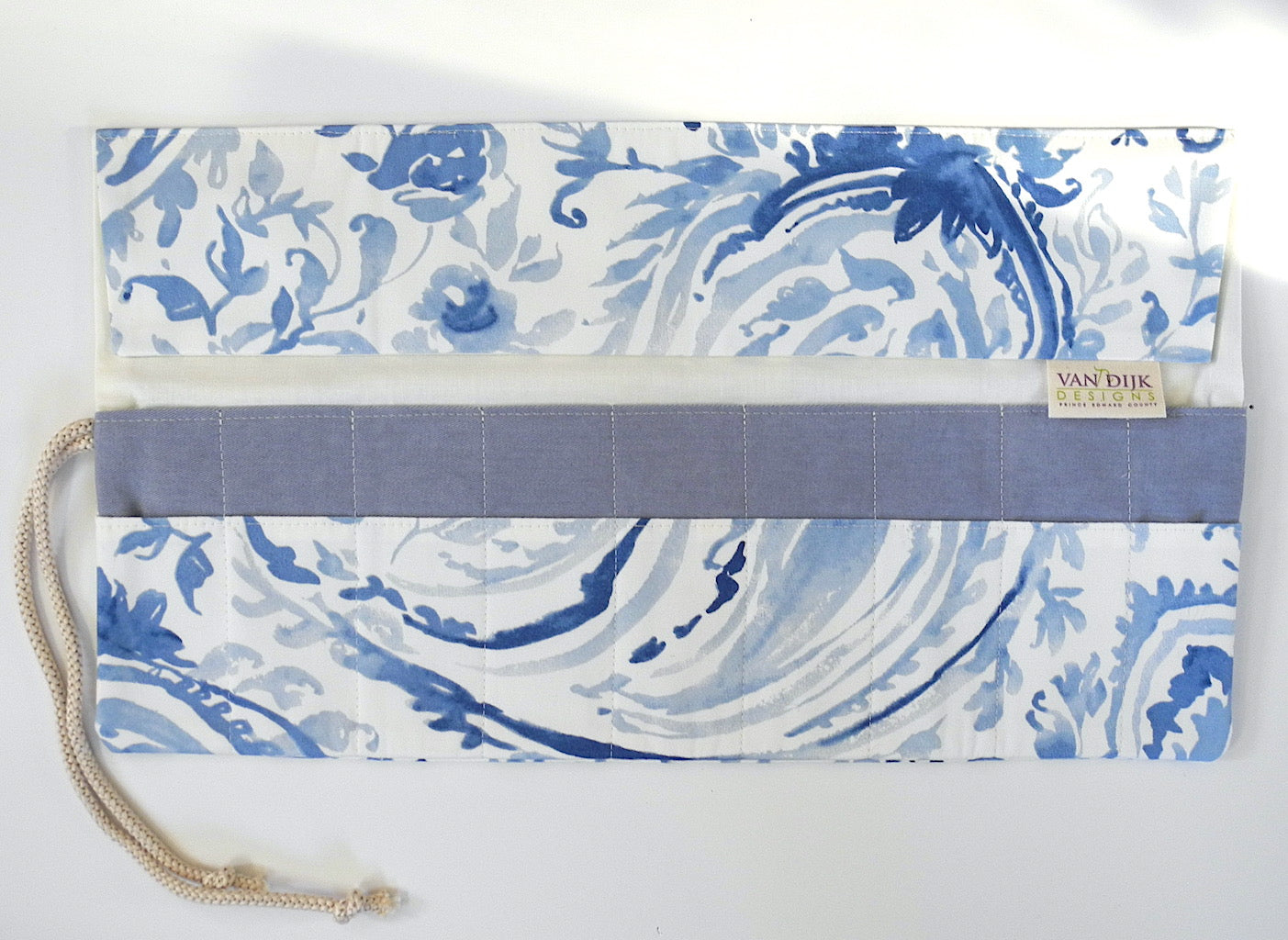needle organizer open