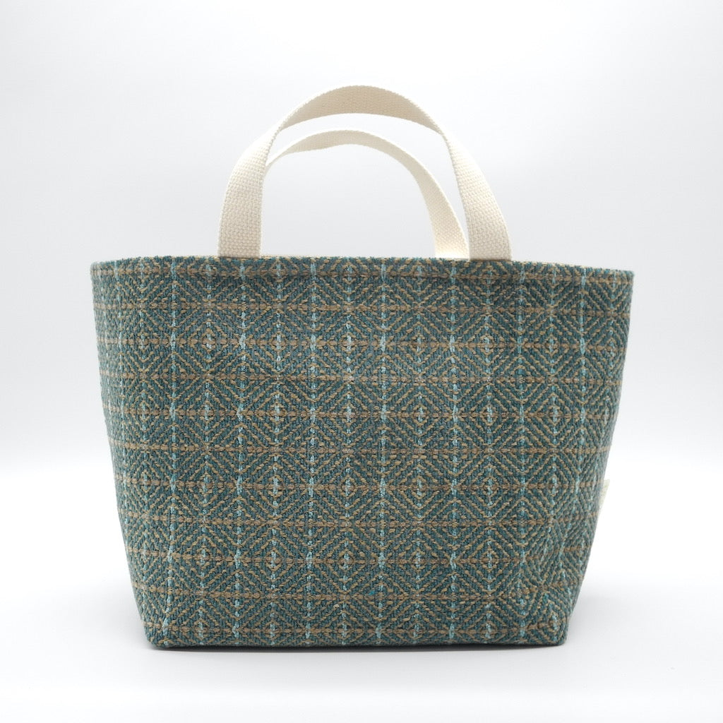 pocket tote front view