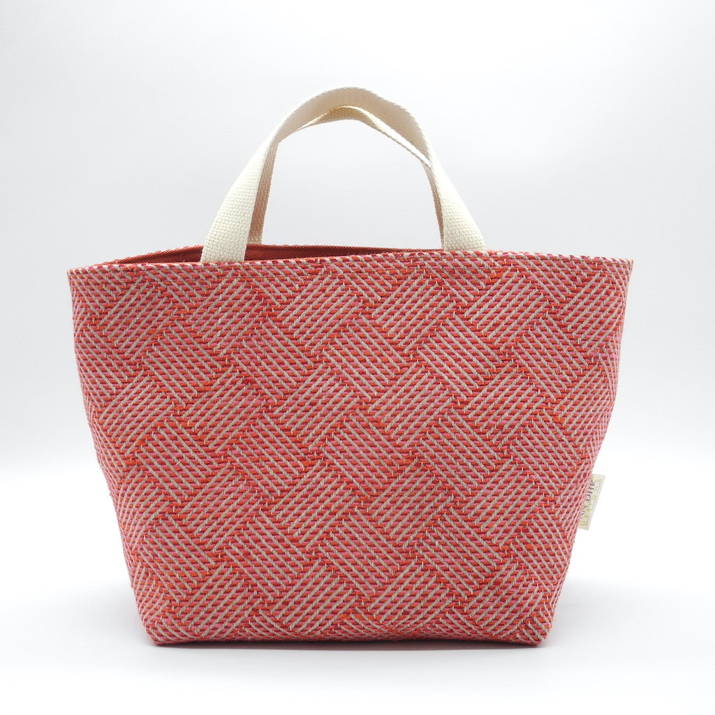 pocket tote front view
