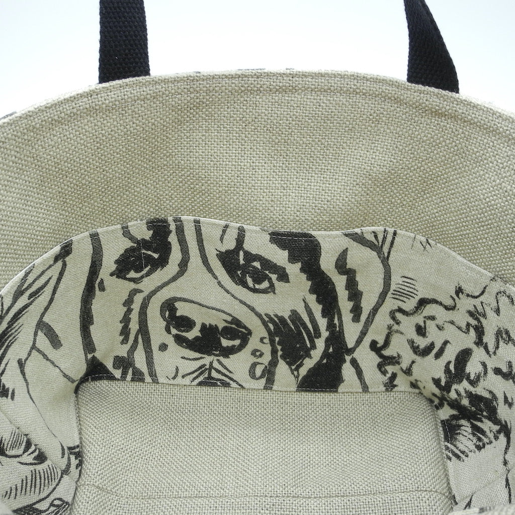 inside showing pockets
