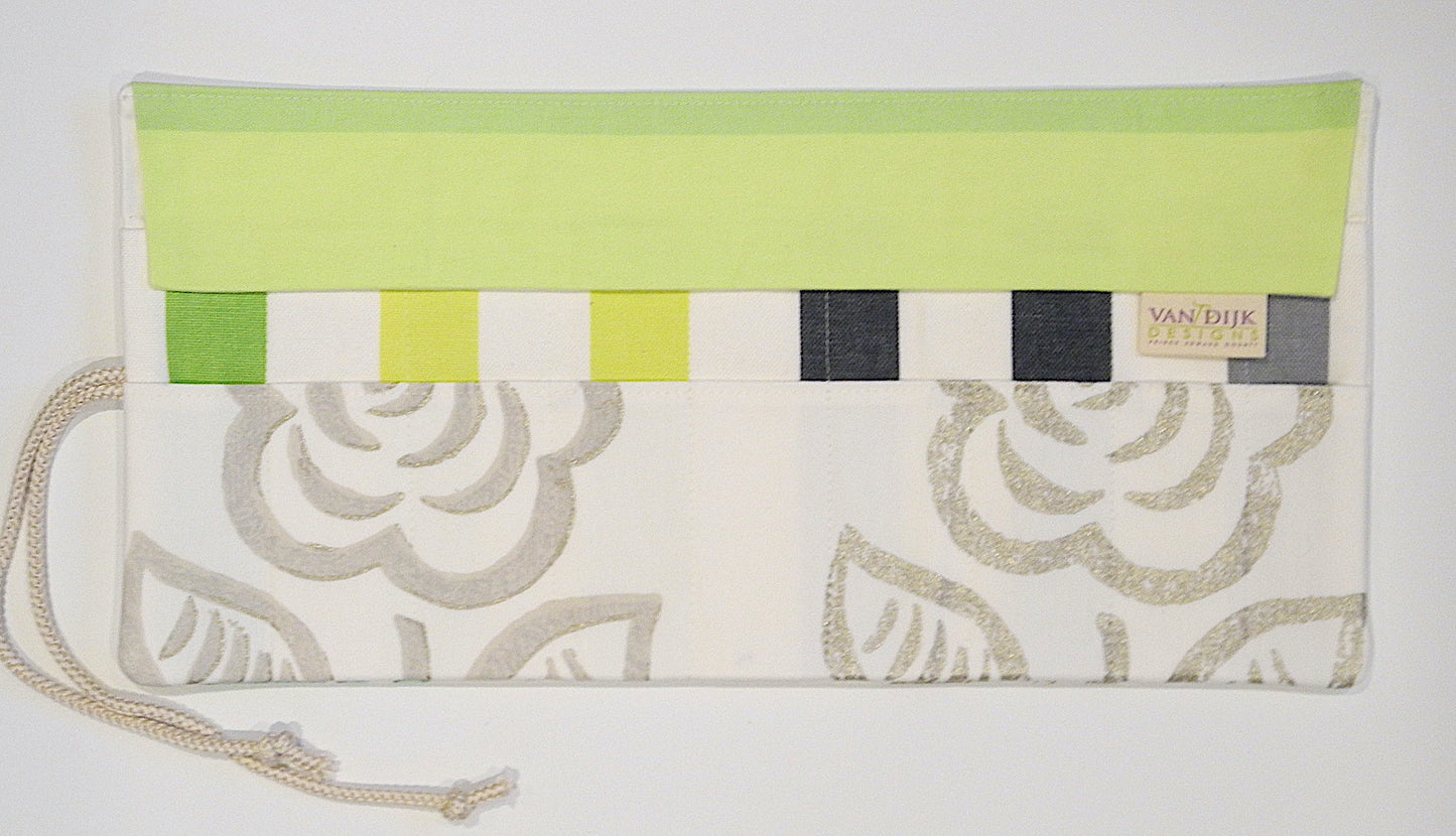needle organizer open