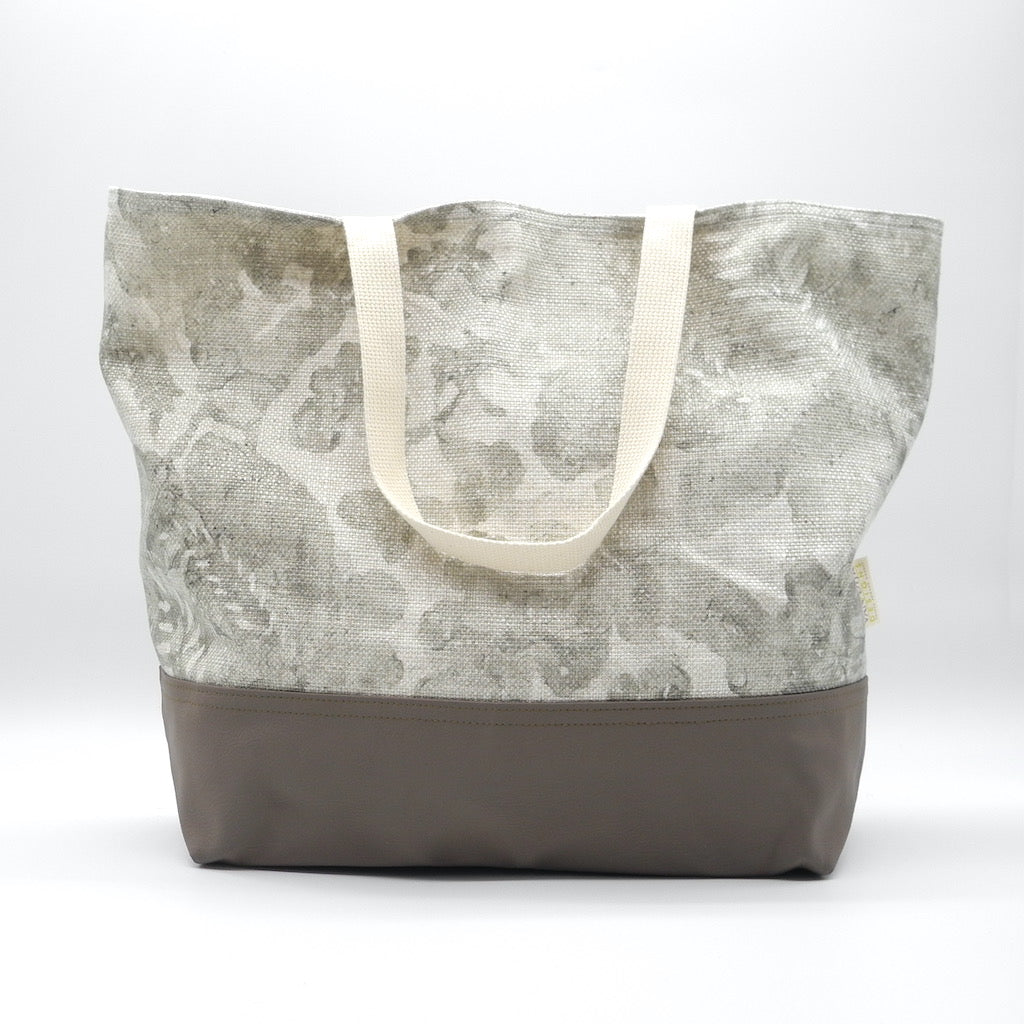 tote front view