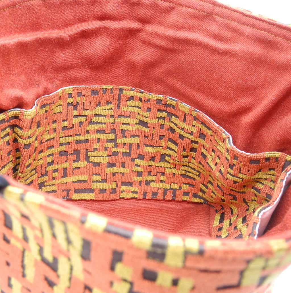 inside view showing pockets