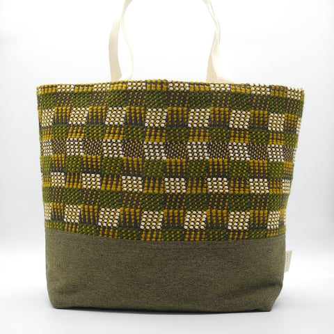 tote front view